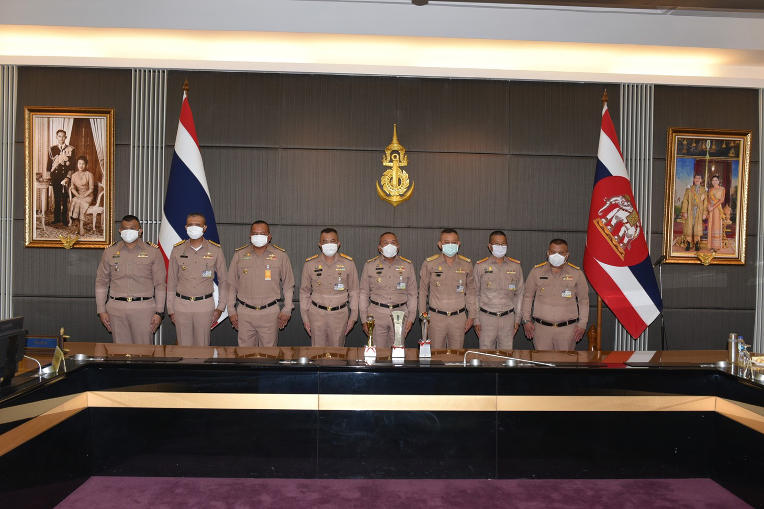พลเรือเอก ชาติชาย ศรีวรขาน ผู้บัญชาการทหารเรือ เป็นประธานในพิธีมอบรางวัลเลิศรัฐ