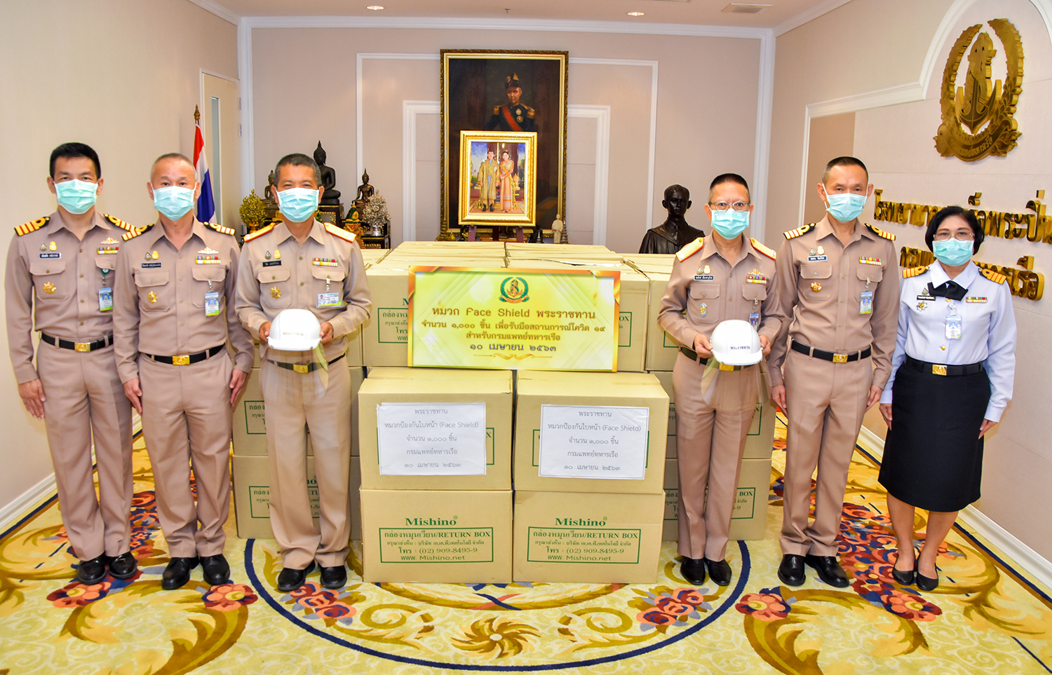 พระบาทสมเด็จพระปรเมนทรรามาธิบดีศรีสินทรมหาวชิราลงกรณ พระวชิรเกล้าเจ้าอยู่หัว และสมเด็จพระนางเจ้าสุทิดา พัชรสุธาพิมลลักษณ พระบรมราชินี