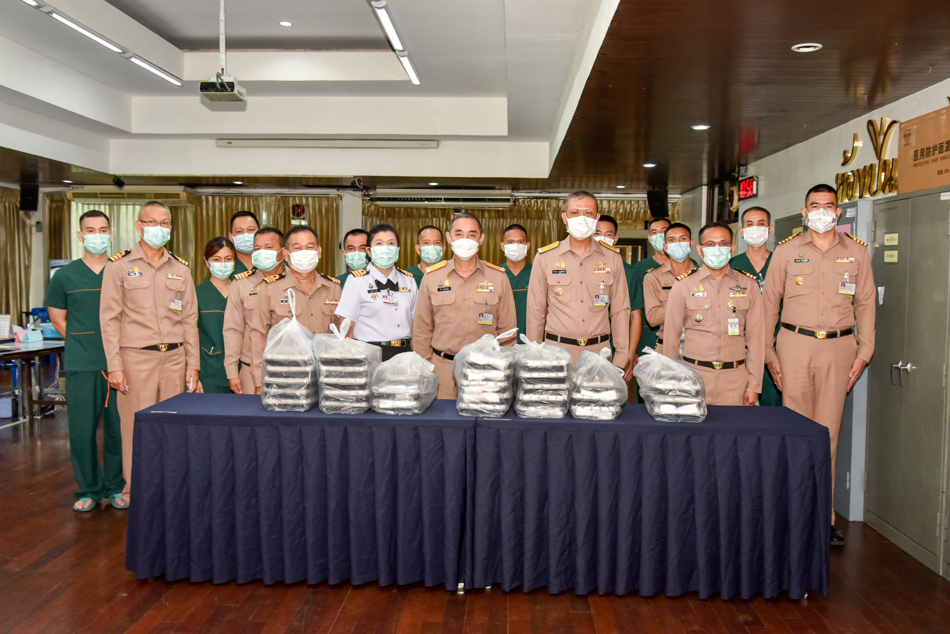 กรมพลาธิการทหารเรือ มอบอาหารปรุงสุกพร้อมทาน