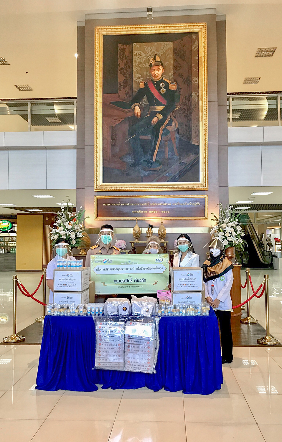 โครงการคืนคุณแผ่นดิน มอบเวชภัณฑ์และอุปกรณ์ทางการแพทย์