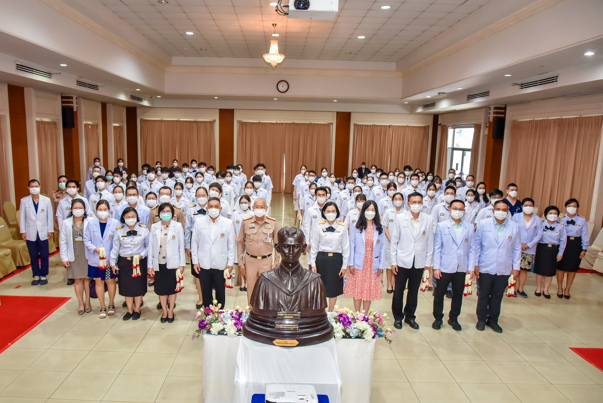ศูนย์แพทยศาสตรศึกษา รพ.ฯ จัดพิธีไหว้ครูนิสิตแพทย์ บูรพา-ปิ่นเกล้า ปีการศึกษา 2566