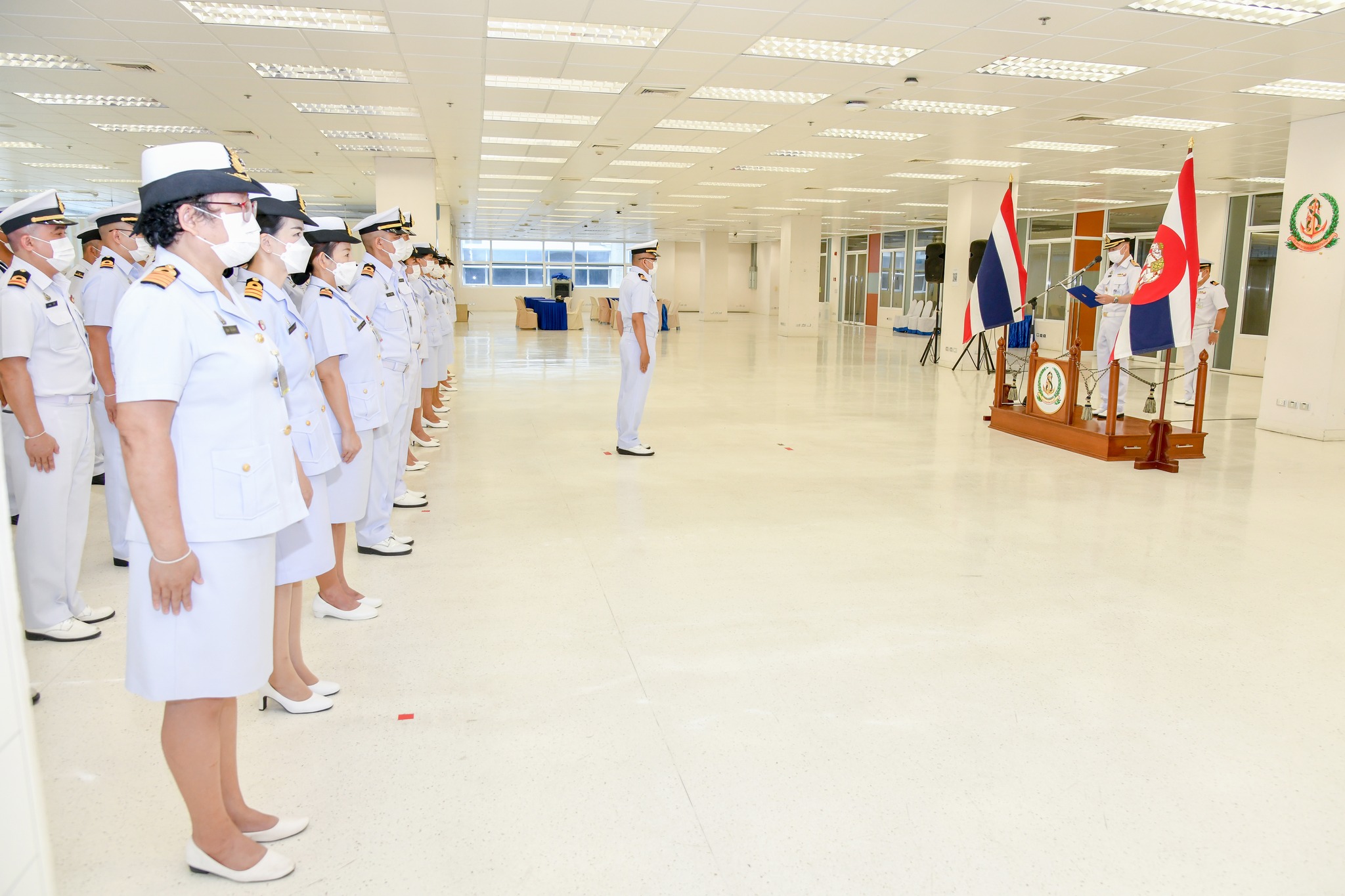 กำลังพล โรงพยาบาลสมเด็จพระปิ่นเกล้า แถวรับฟังคำประกาศพระเกียรติคุณ