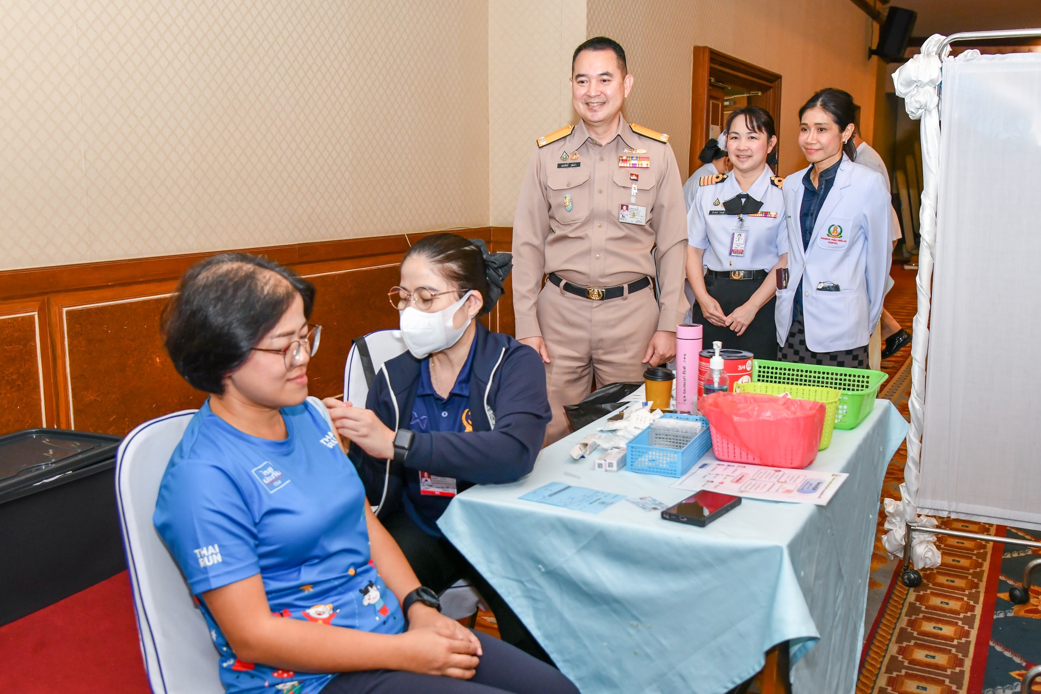 คลินิกวัคซีนผู้ใหญ่และวัยรุ่น สน.สร้างเสริมสุขภาพและการฟื้นฟู รพ.ฯ จัดโครงการฉีดวัคซีนป้องกันไข้หวัดใหญ่ 4 สายพันธุ์กำลังพลกองทัพเรือนอกหน่วยแบบชำระเงินเอง 
